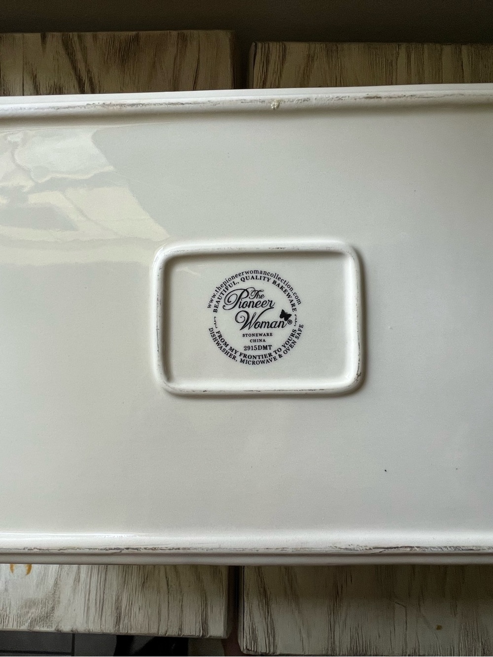 The Pioneer Woman Stoneware Casserole Baking Dish w/ Decorative Iron Trivet EUC - Picture 8 of 9